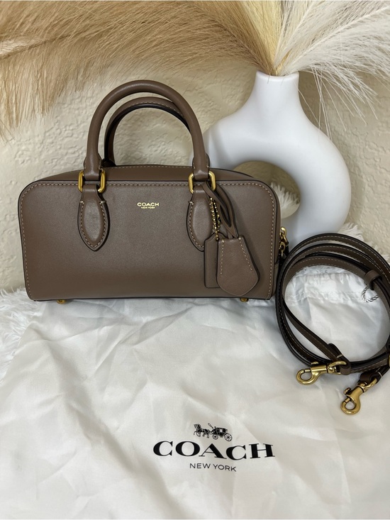 Coach Handbags - 💕EUC Coach💕 Taupe Brown Leather Bag with Gold Hardware